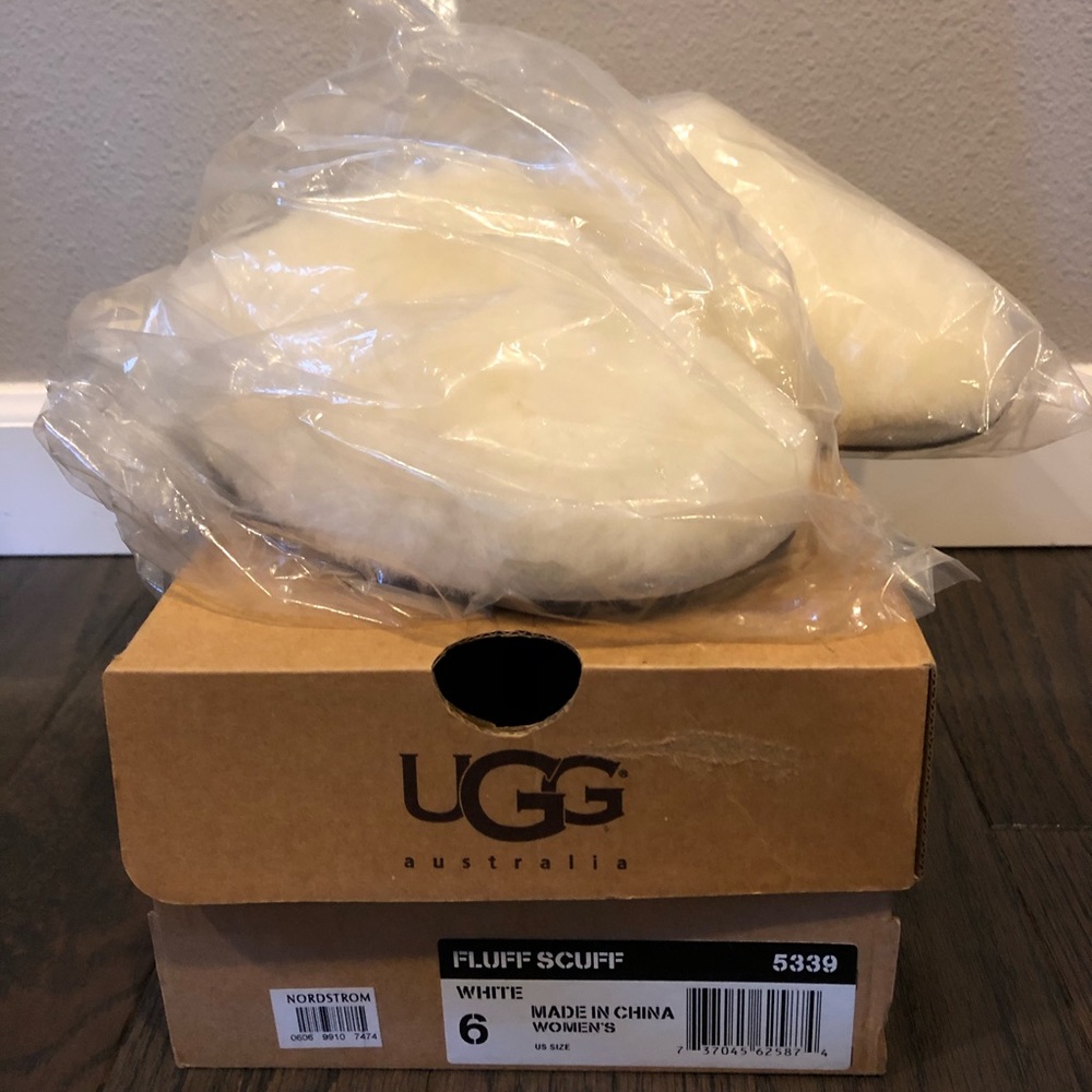 SALE Ugg women's Fluff Scuff white Sz6 NEW